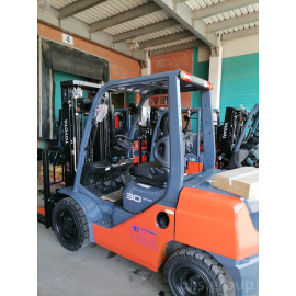 Дизельный вилочный погрузчик Toyota 3т