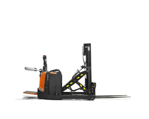 Штабелер с платформой Toyota SPE120XR электрический