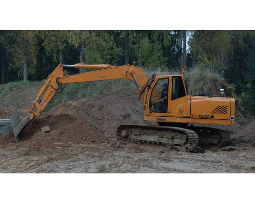 Экскаватор одноковшовый АМКОДОР ЭО-3223А
