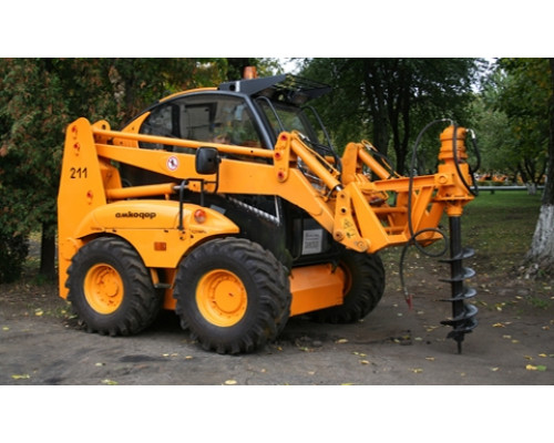 Погрузчик универсальный с бортовым поворотом АМКОДОР 211