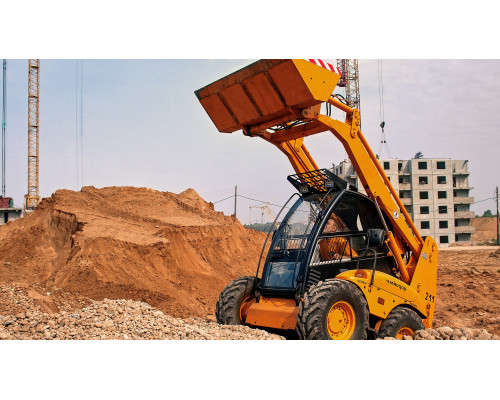 Погрузчик универсальный с бортовым поворотом АМКОДОР 211